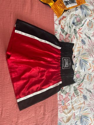 Pantalón de boxeo Charlie rojo y negro