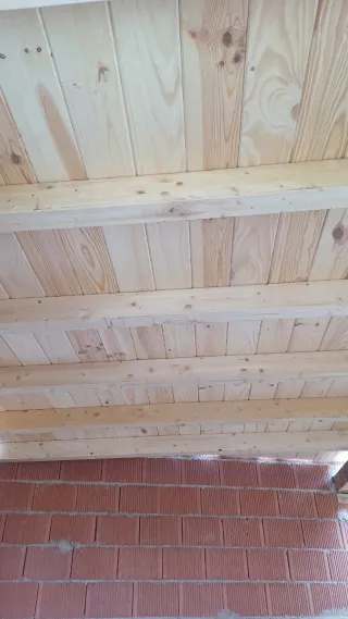 Tarima de pino cepillada