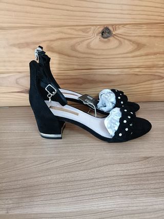 Sandalias Efecto Gamuza con Etiqueta Color Negro