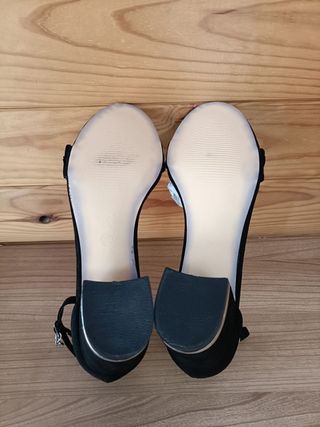 Sandalias Efecto Gamuza con Etiqueta Color Negro