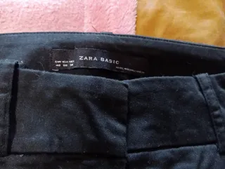 Pantalones negros y azul Zara y Cortefiel