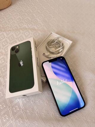 iPhone 13 Verde con Accessori