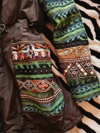 Chaqueta XL con bordados étnicos