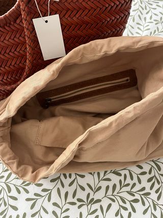 Bolso de piel trenzado marrón