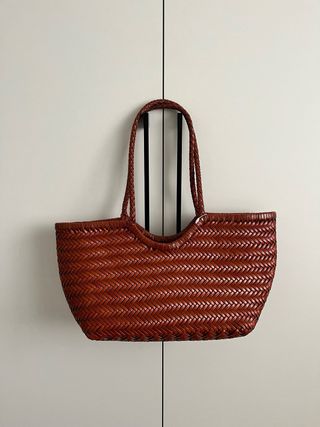 Bolso de piel trenzado marrón