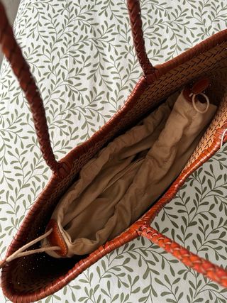 Bolso de piel trenzado marrón