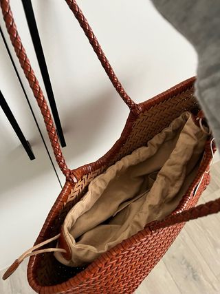 Bolso de piel trenzado marrón