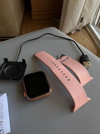 Reloj inteligente Dorado y Rosa con Cargador