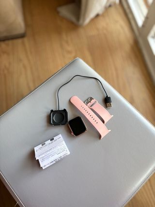 Reloj inteligente Dorado y Rosa con Cargador