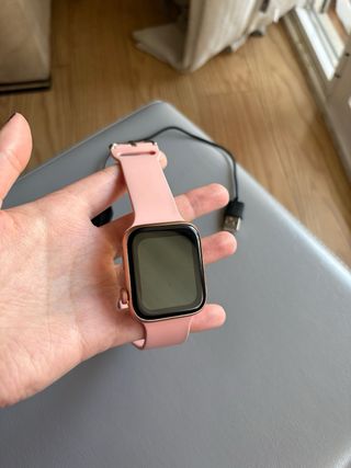 Reloj inteligente Dorado y Rosa con Cargador