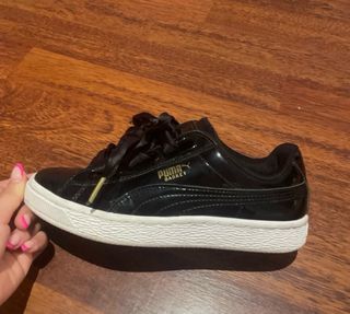 Zapatillas Puma Niña Negras y Doradas