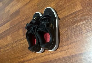 Zapatillas Puma Niña Negras y Doradas