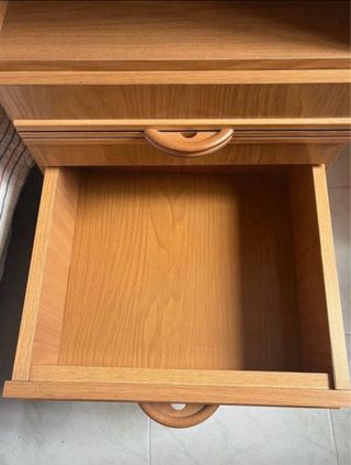 Mesita de noche de madera