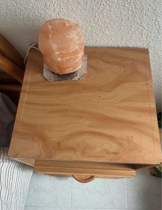 Mesita de noche de madera