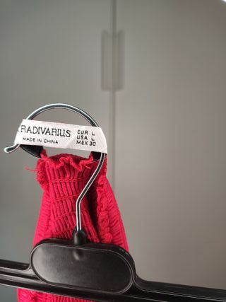 Top Stradivarius rosso pizzo