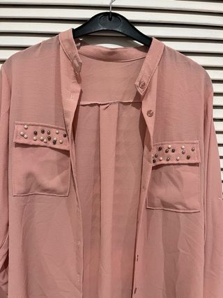 Sobrecamisa rosa con pedrería S M con etiqueta