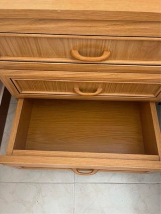 Dos mesitas de noche de madera