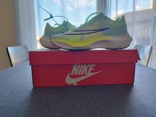 Se venden Pegasus talla 40