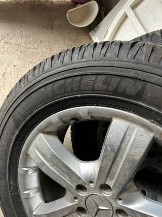 Llantas Mercedes 18” con neumáticos Michelin