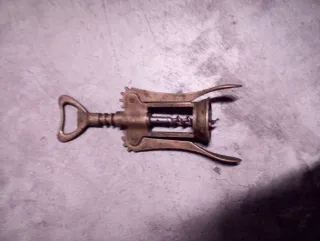 Apribottiglie in ottone vintage