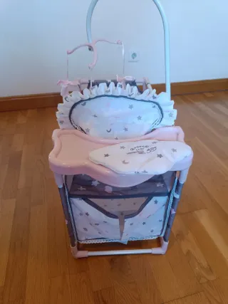 Cuna de juguete para muñecas