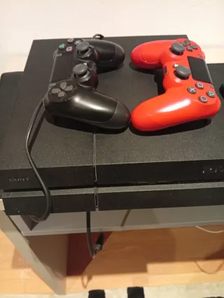 PlayStation 4 Slim 500 g con tres juegos i dos man