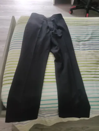 Pantalón de traje negro, usado solo una vez,talla3