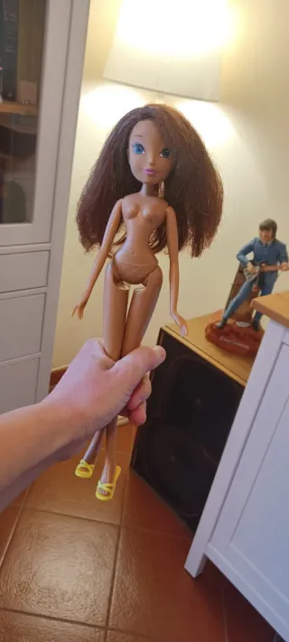 Bambola Winx Aisha con scarpette