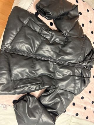 Cazadora efecto piel negra Talla M