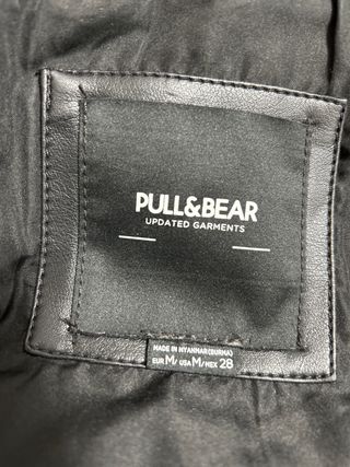 Cazadora efecto piel negra Talla M