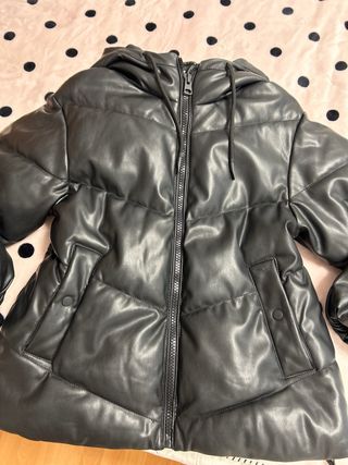 Cazadora efecto piel negra Talla M