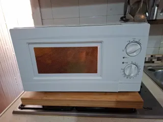 Microondas blanco.marca OK.