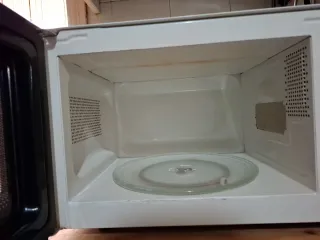 Microondas blanco.marca OK.