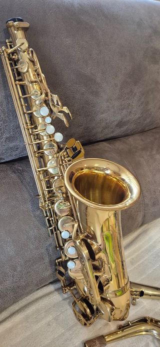 Saxofón Alto Dorado Yamaha YAS-62