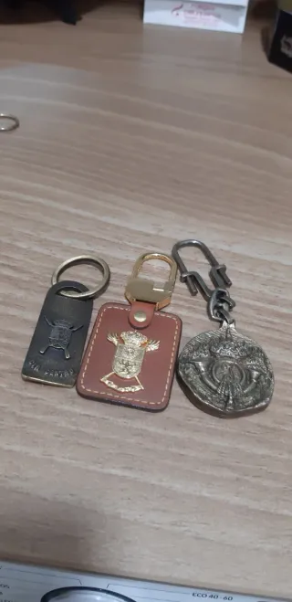 Llaveros militares antiguos