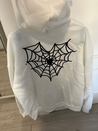 Sudadera Blanca con Telaraña