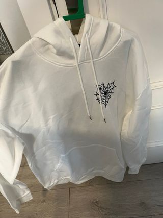 Sudadera Blanca con Telaraña
