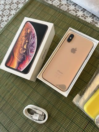 iPhone XS con accessori