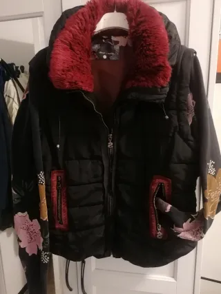 Chaqueta Desigual negra y rosa