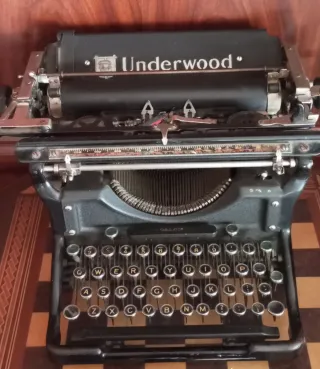 Máquina de escribir Underwood antigua