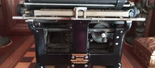 Máquina de escribir Underwood antigua