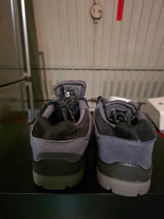 Zapatos de seguridad BeeWork grises y negros