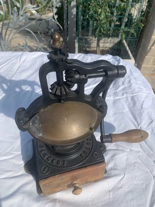 Macinacaffè Peugeot antico in ghisa