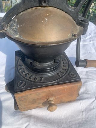 Macinacaffè Peugeot antico in ghisa