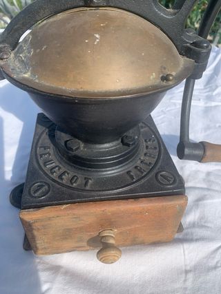 Macinacaffè Peugeot antico in ghisa