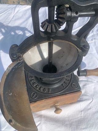 Macinacaffè Peugeot antico in ghisa