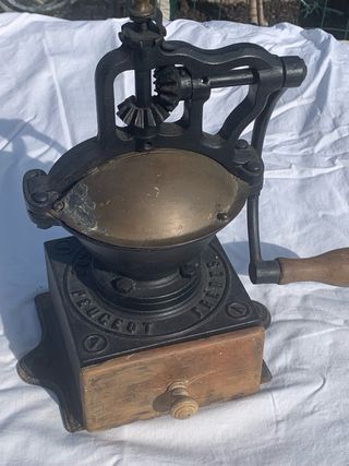 Macinacaffè Peugeot antico in ghisa