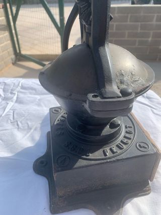 Macinacaffè Peugeot antico in ghisa