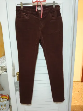 Pantalón de pana marrón nuevo