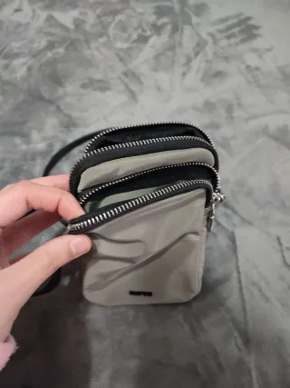 Bolso Parfois móvil y cartera beige/negro